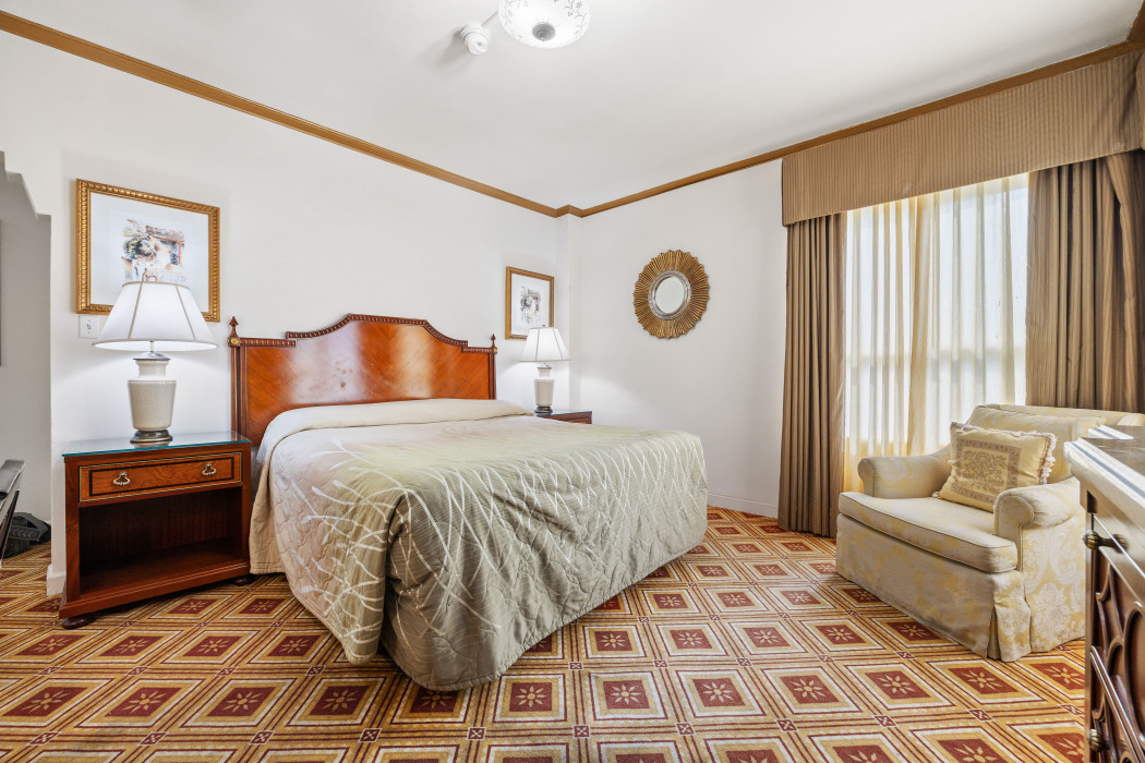 Deluxe King Bed