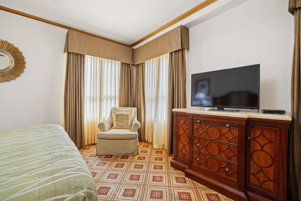 Deluxe King Bed