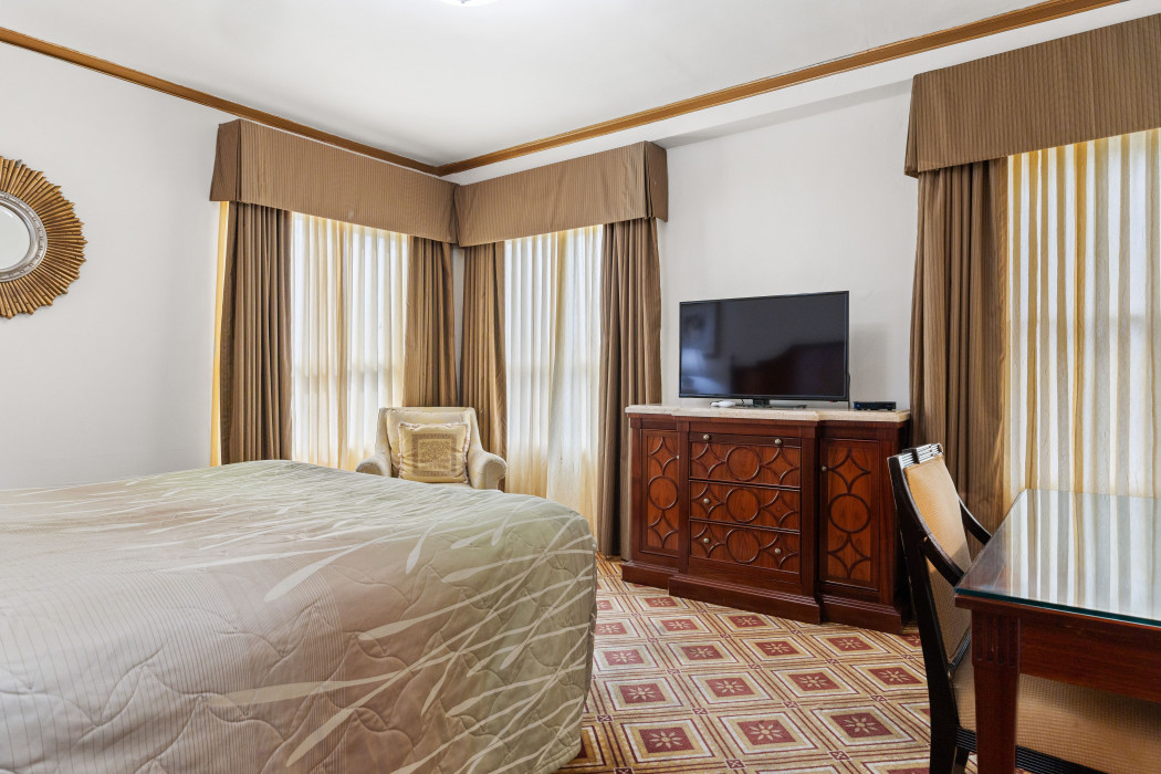 Deluxe King Bed