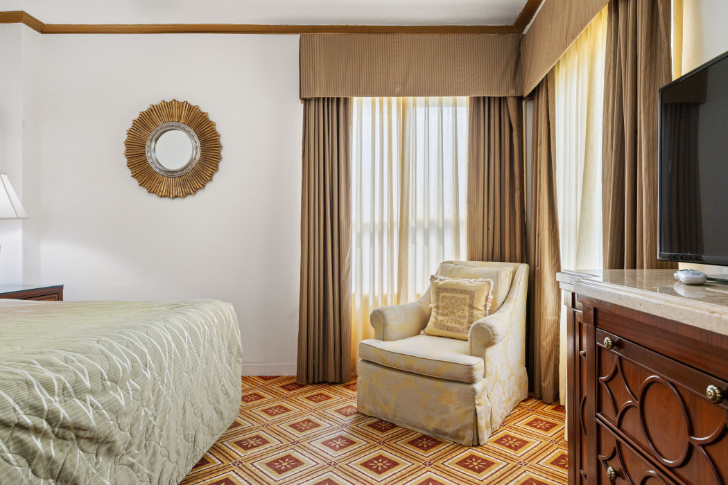 Deluxe King Bed